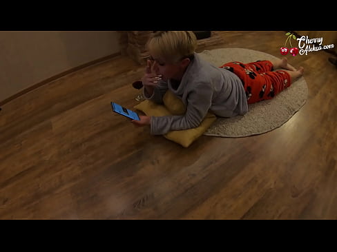 ❤️ Šialená blondínka fajčí obrovský penis a skáče na ňom - análny sex Porno vk na nás ❌️❤